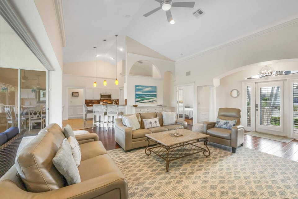 Pet-friendly home with pool, spa and steps to beach House in Marco Island