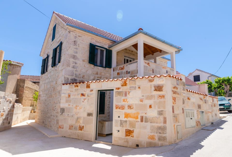 Property building, Day
