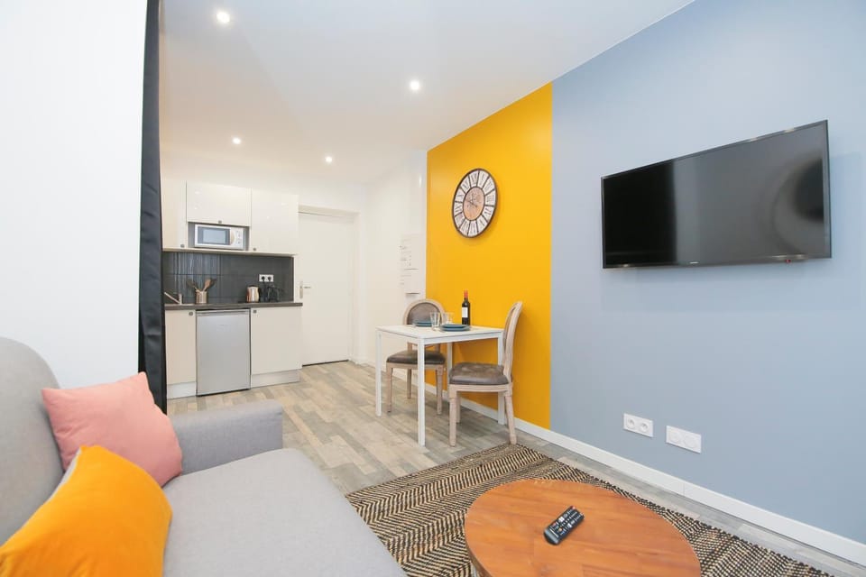 TV and multimedia, Living room, Dining area