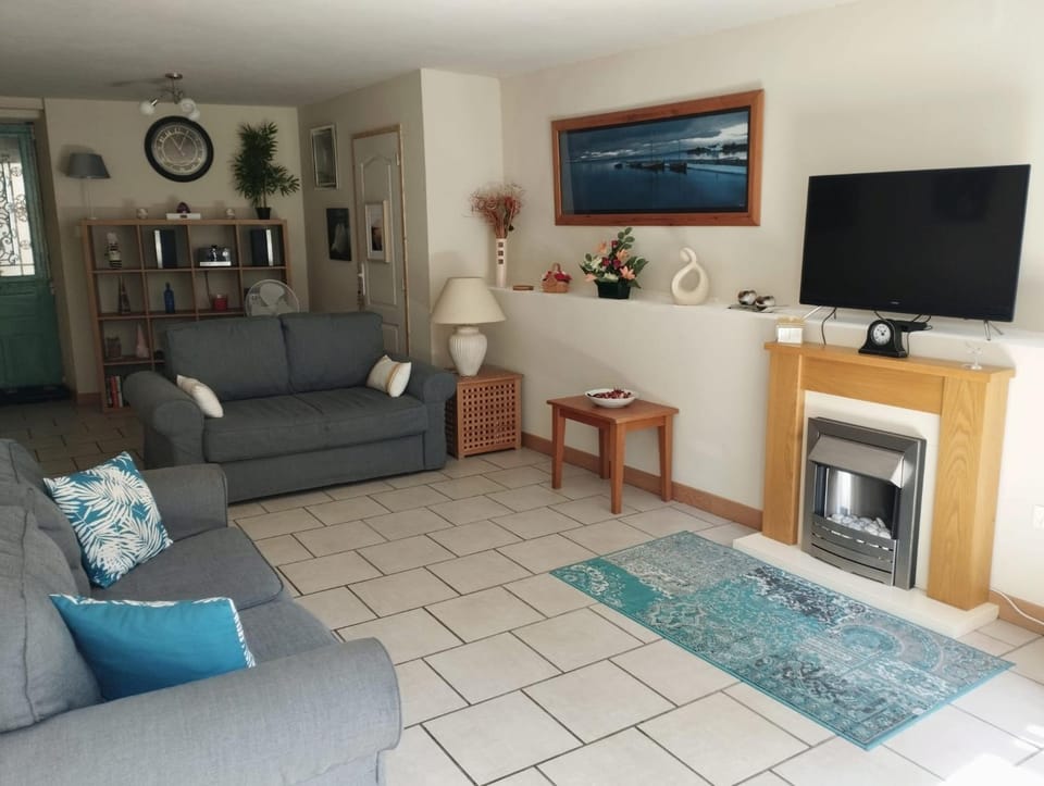 4 étoiles spacieux Gîte calme en centre-ville & parking House in Nouvelle-Aquitaine