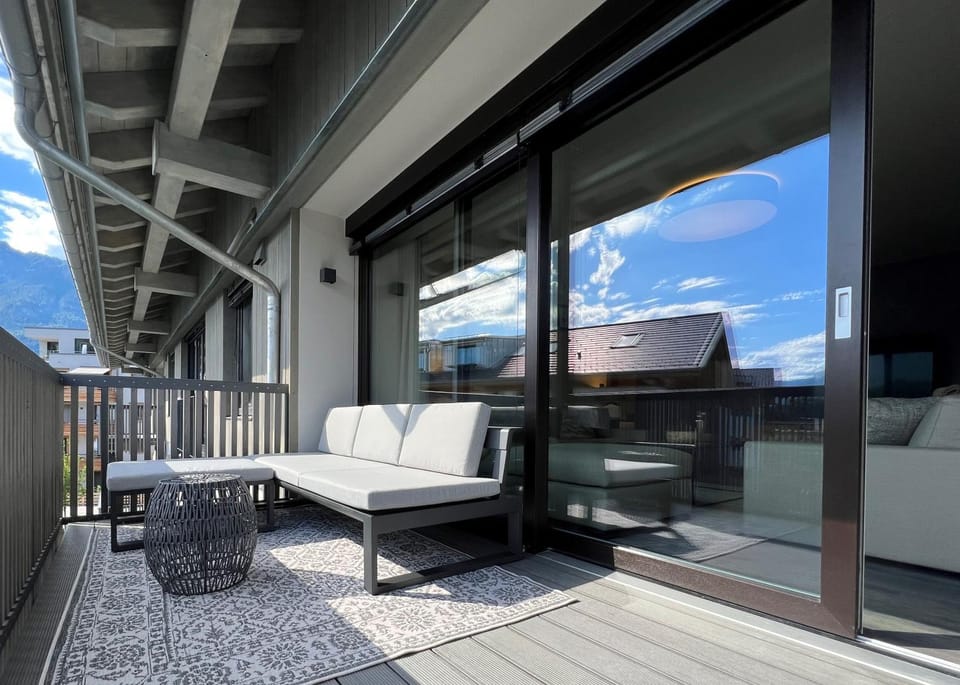 View (from property/room), Balcony/Terrace, Seating area