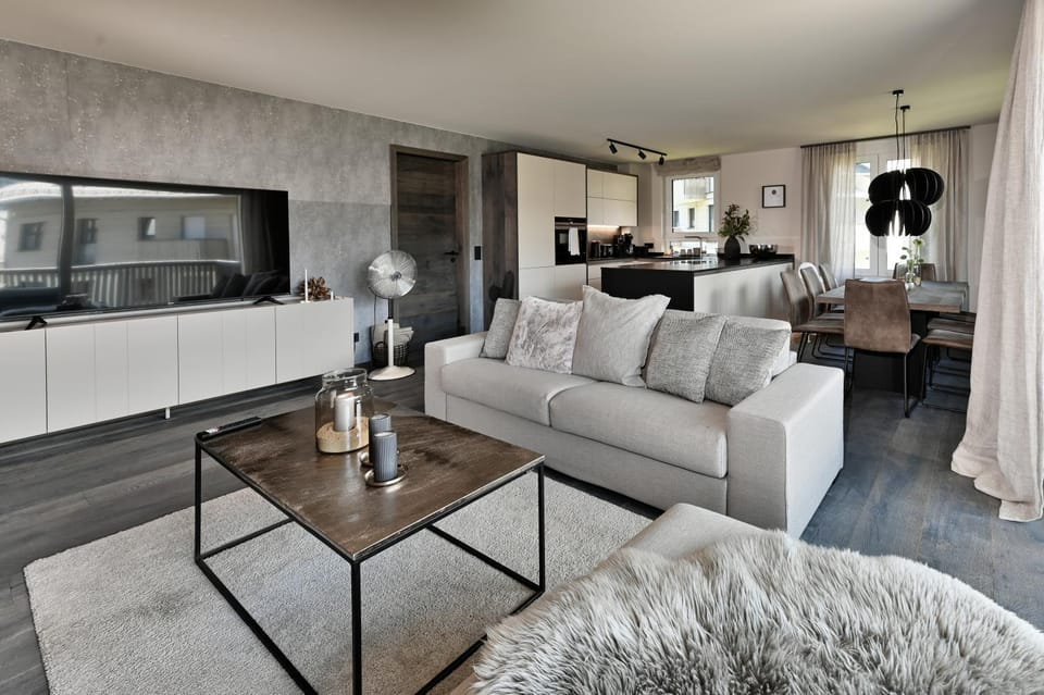 TV and multimedia, Kitchen or kitchenette, Living room, Seating area, Dining area
