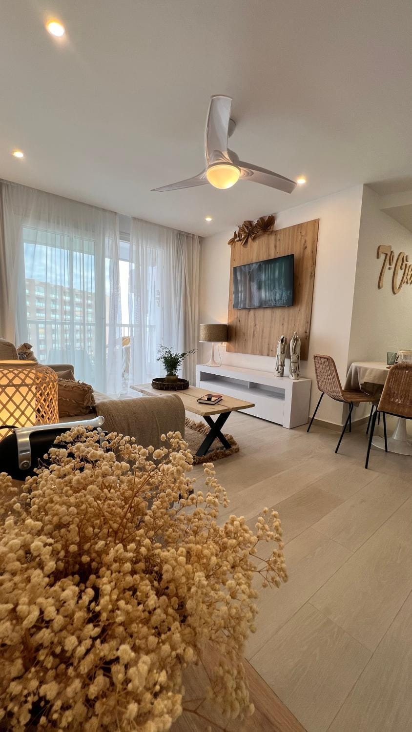 TV and multimedia, Living room, Photo of the whole room, Dining area