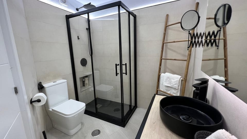 Shower, Bathroom, towels