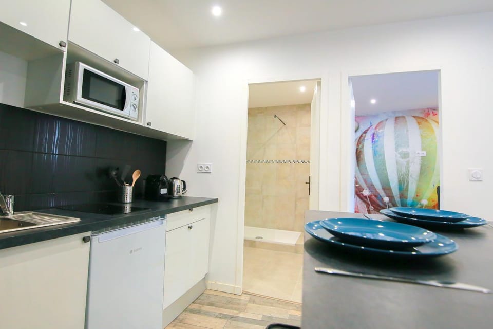 Kitchen or kitchenette