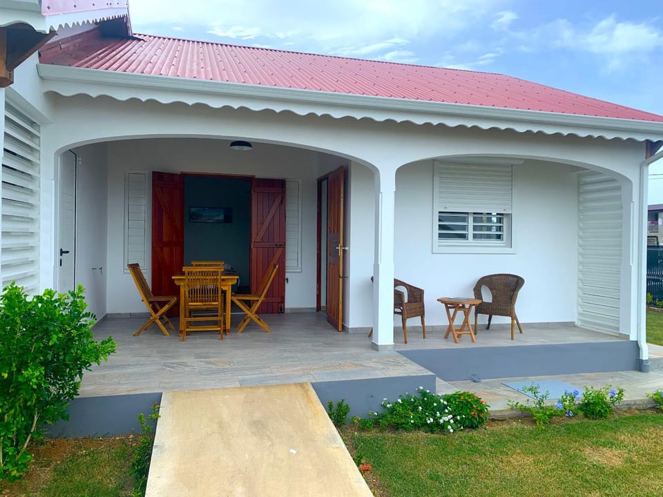 Patio, Facade/entrance