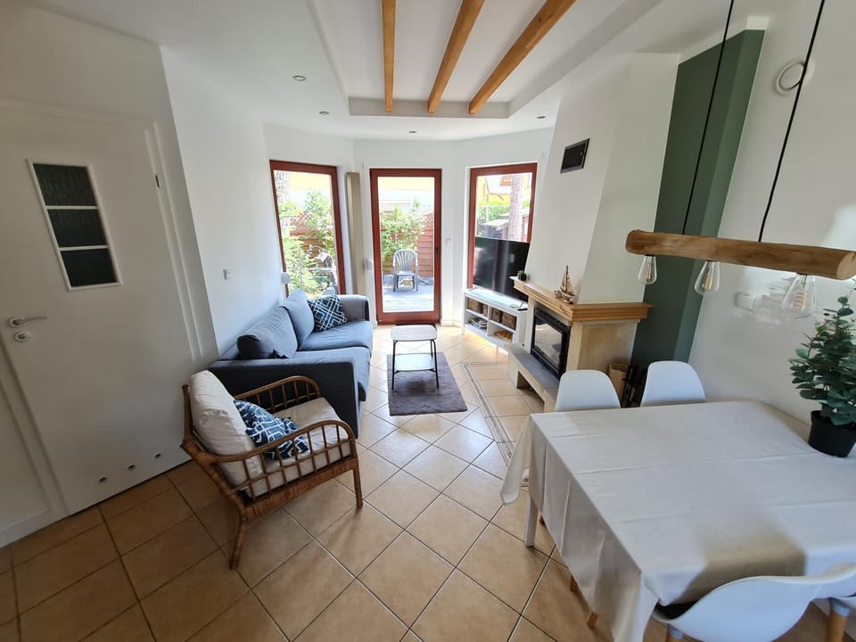 Living room, Seating area, Dining area