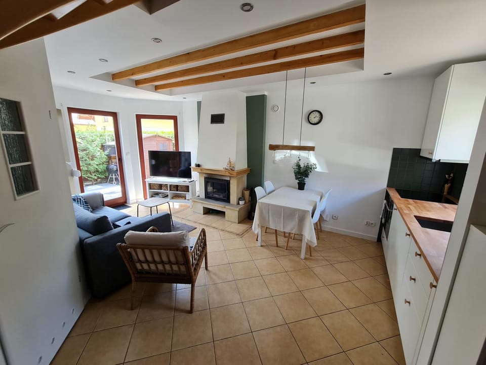 Living room, Photo of the whole room, Seating area, Dining area