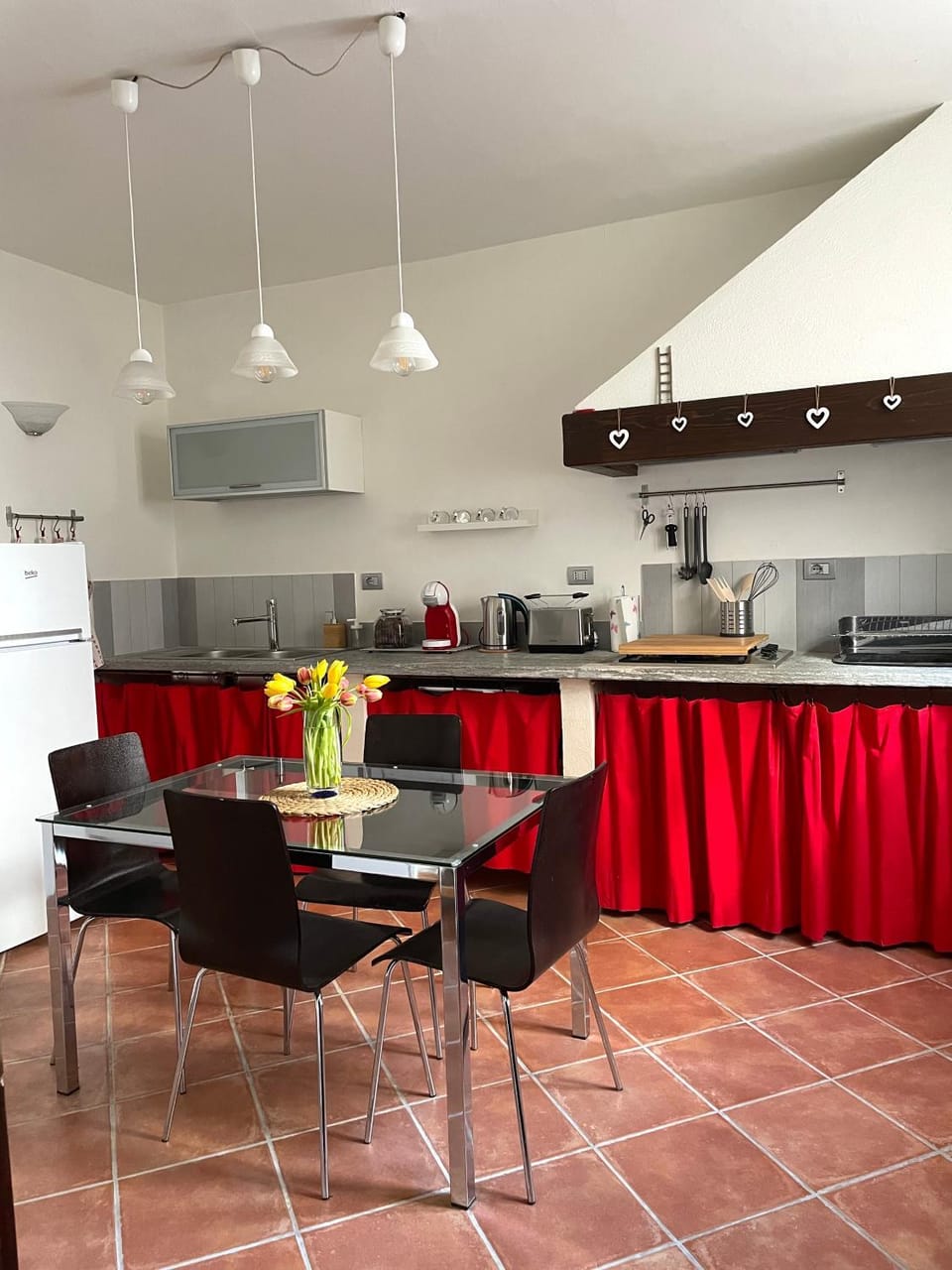 Coffee/tea facilities, minibar, pet friendly, toaster, kitchen