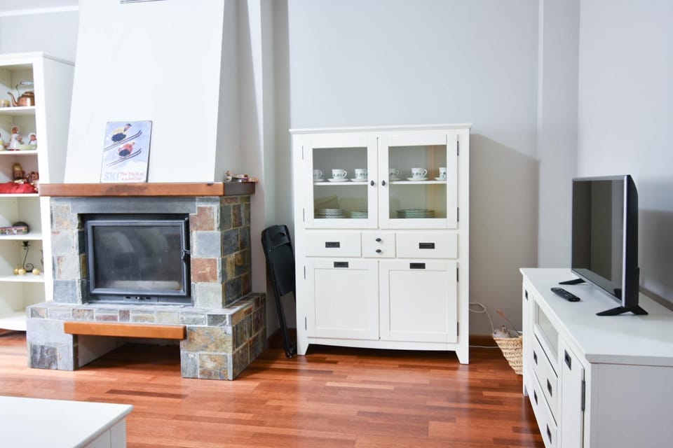 Communal lounge/ TV room, TV and multimedia, Kitchen or kitchenette, Dining area, Evening entertainment