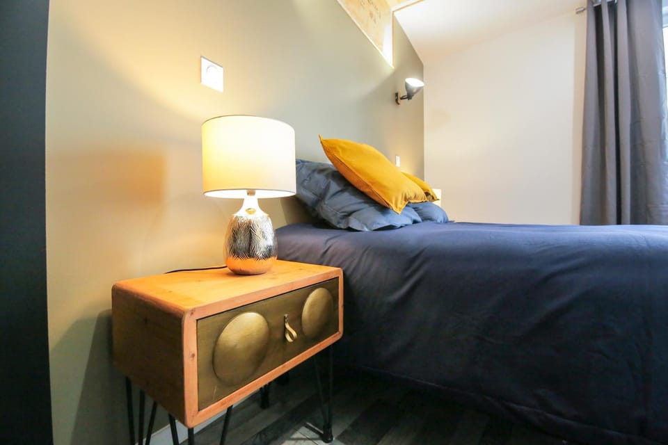 Bed, Bedroom