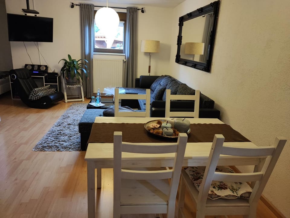 Seating area, Dining area