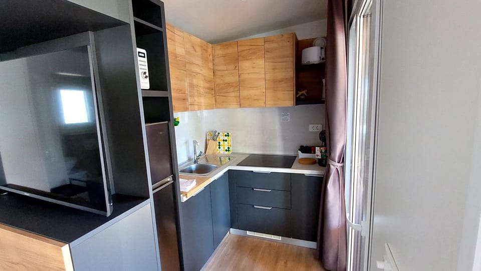 Kitchen or kitchenette, stove, kitchen