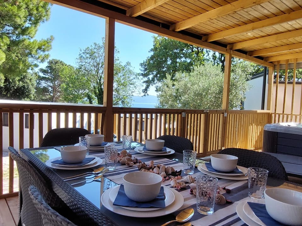Patio, Day, View (from property/room), Balcony/Terrace, Food and drinks, Dining area