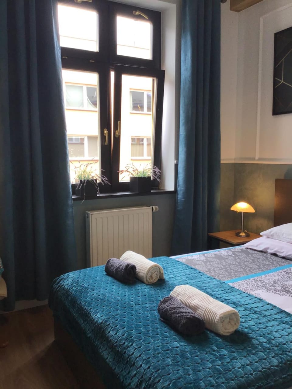 Bed, Photo of the whole room, Bedroom, towels