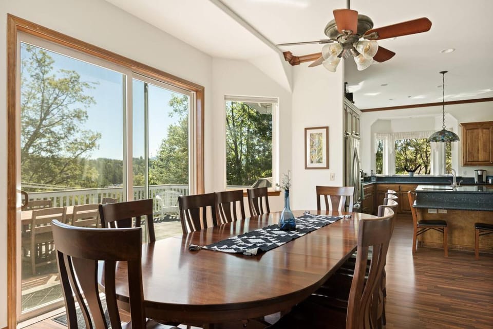 TheStellarJayChalet Lake View! House in Lake Arrowhead