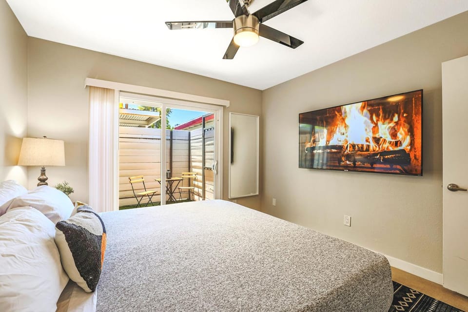 Patio, Bed, Bedroom