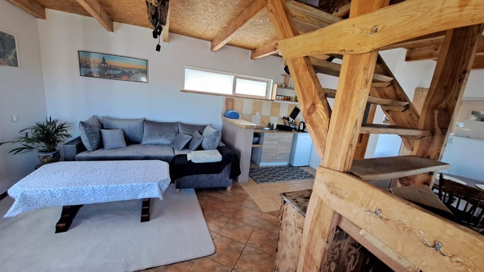 Kitchen or kitchenette, Living room, Seating area, Dining area