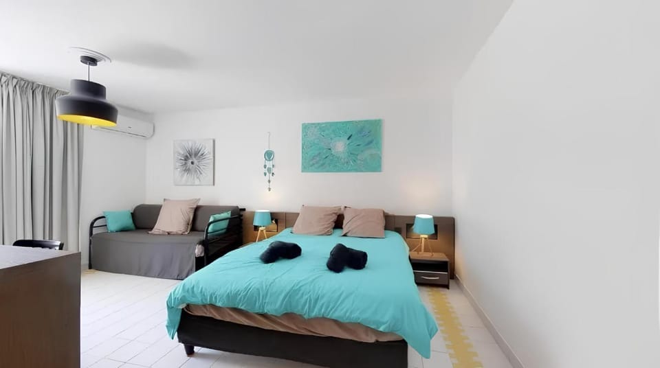 Bed, Living room, Bedroom