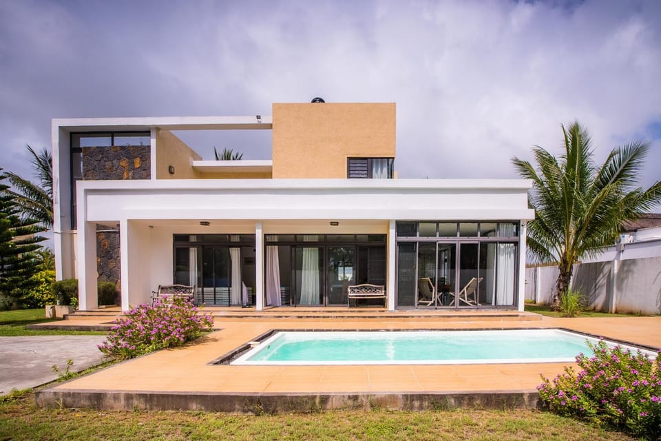 Property building, Facade/entrance, Swimming pool