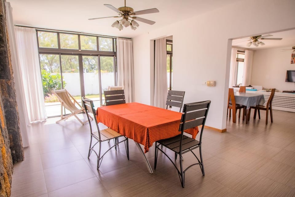 View (from property/room), Living room, Dining area