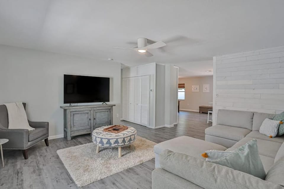 Sea Salt & Sunny Days House in Holmes Beach