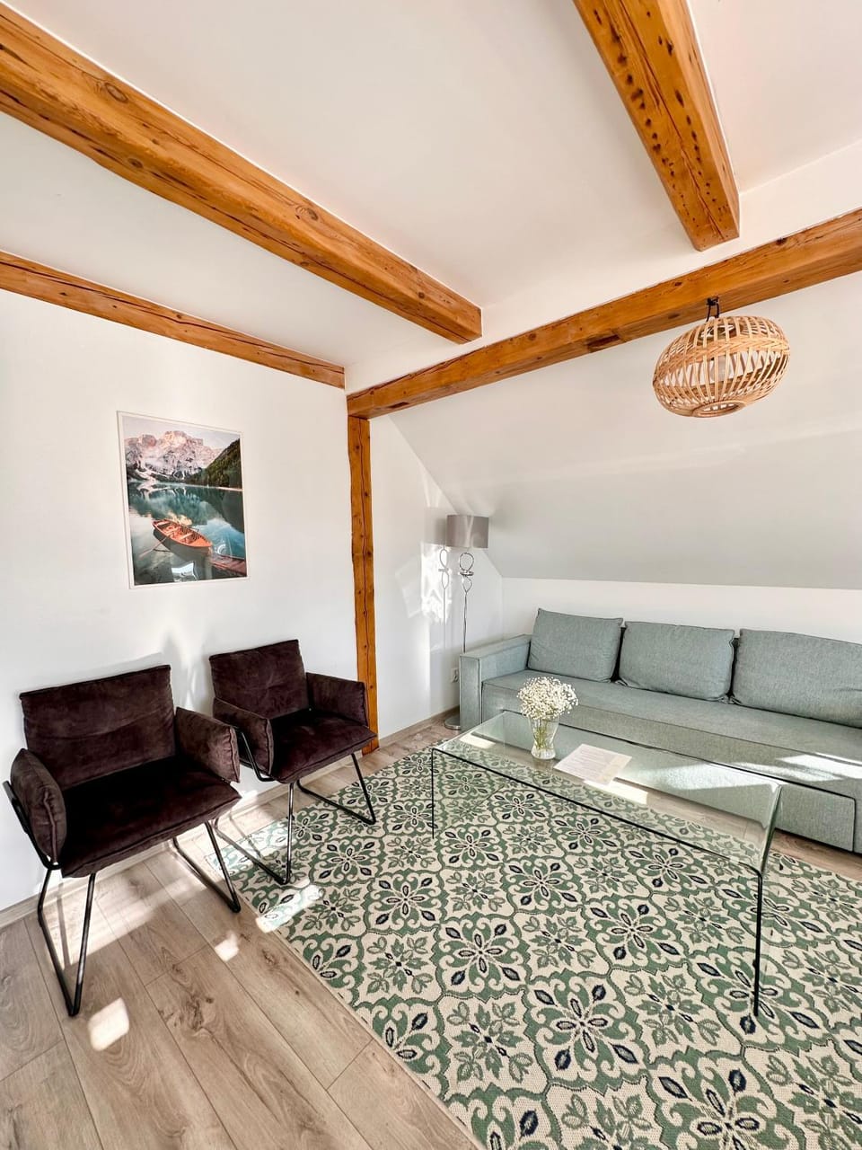 Bed, Living room, Photo of the whole room, Seating area