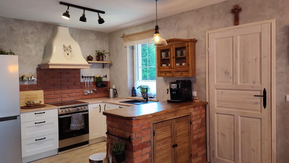 Kitchen or kitchenette, Communal kitchen