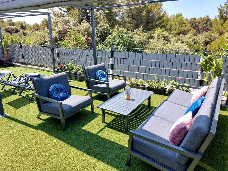 Garden, Seating area, Garden view