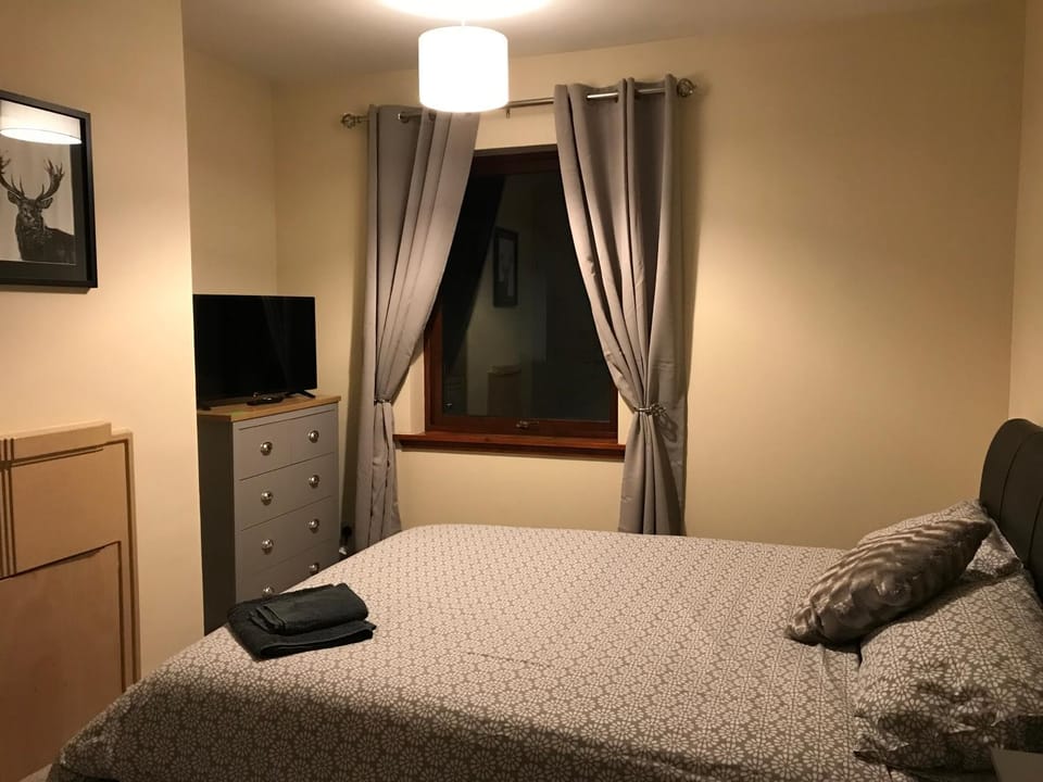 No 5 Newly refurbished 4 bedroom house Apartment in Scotland