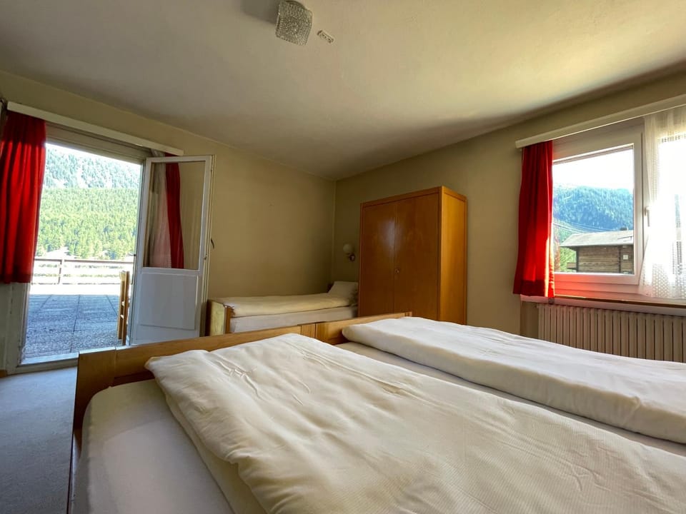 Bed, Balcony/Terrace, Photo of the whole room, Bedroom, Garden view, Mountain view, wardrobe