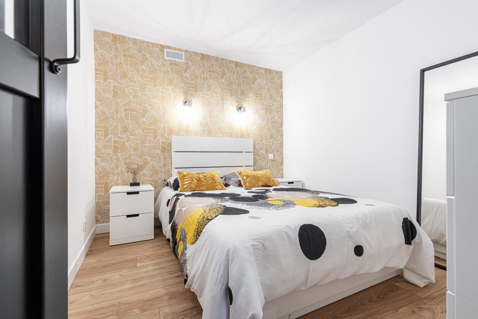 Bed, Photo of the whole room, Bedroom