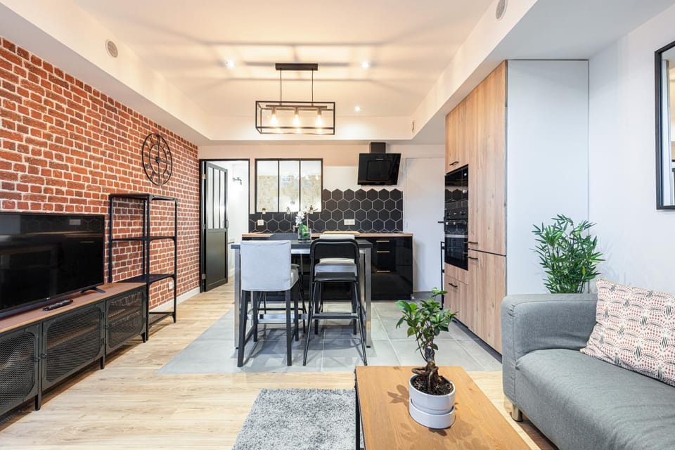 Communal lounge/ TV room, TV and multimedia, Living room, Dining area