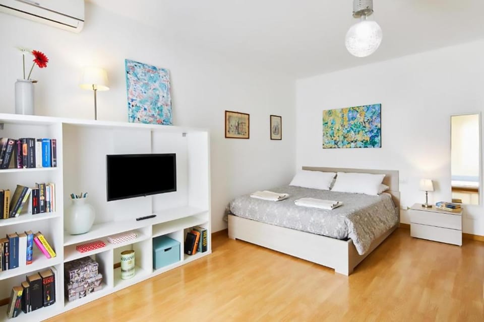 Bed, Library, Living room, Photo of the whole room, Bedroom, air conditioner