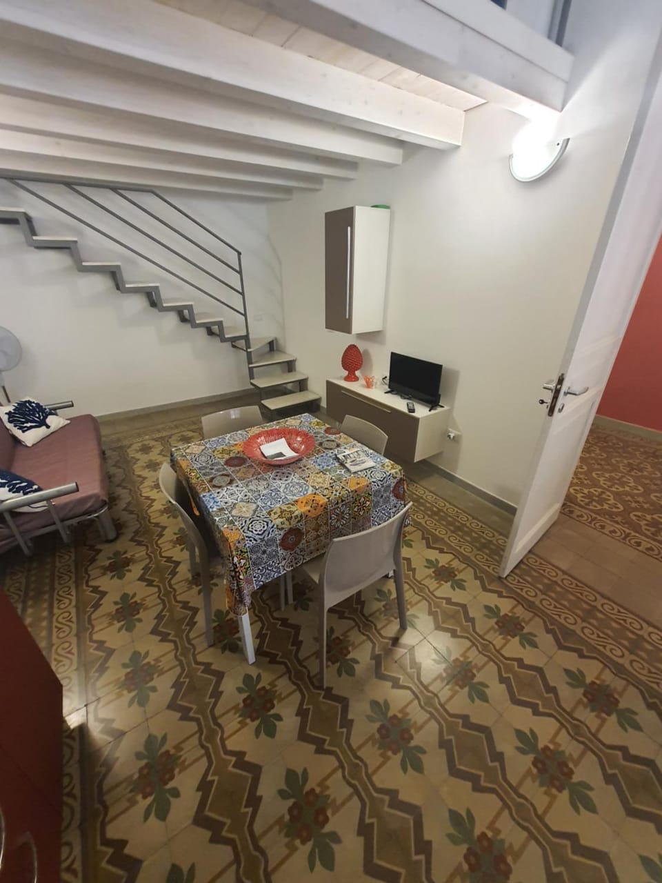 TV and multimedia, Living room, Seating area, Dining area, hair dresser