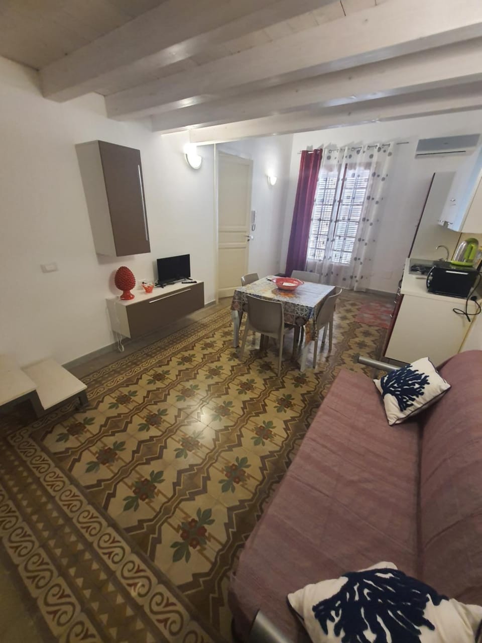 TV and multimedia, Seating area, Dining area, hair dresser