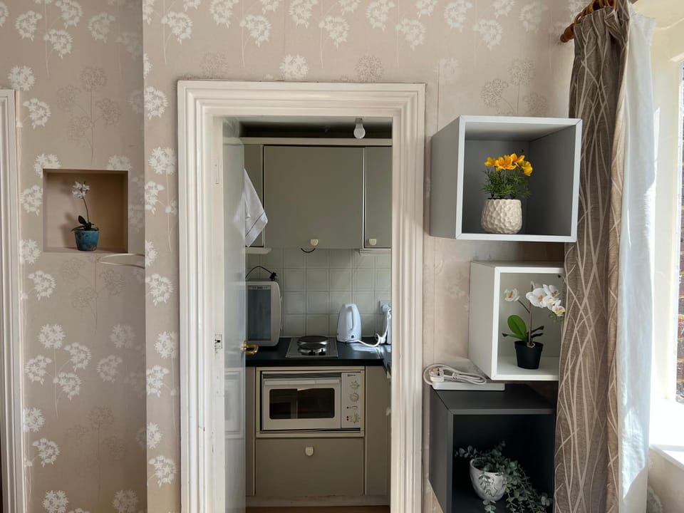 Super Located Studio in South Ken at Chelsea Cloister Apartment in City of Westminster