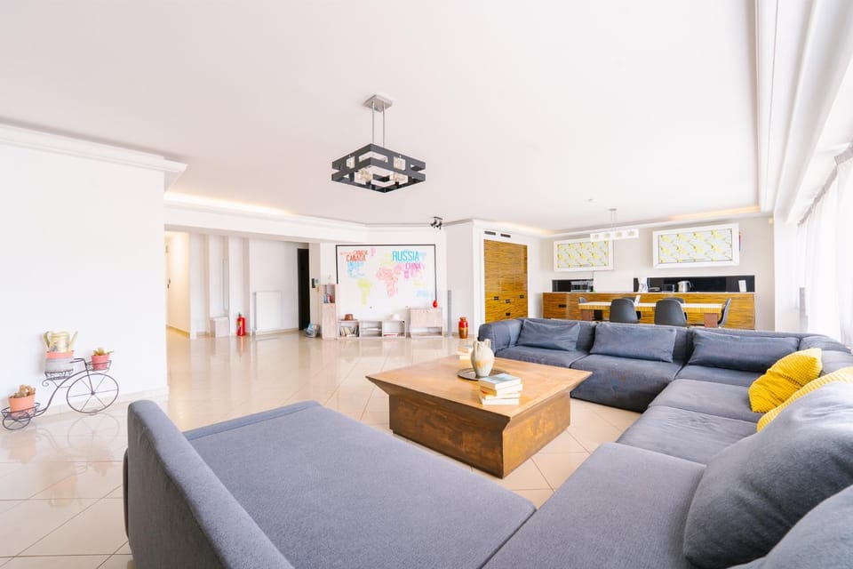 Living room, Seating area