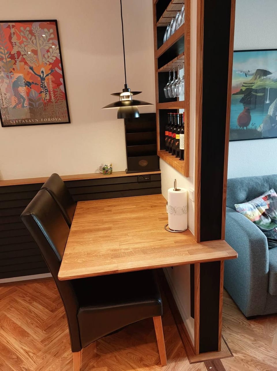 Seating area, Dining area