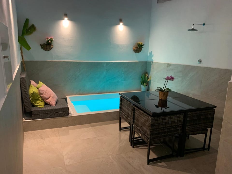 Seating area, Swimming pool