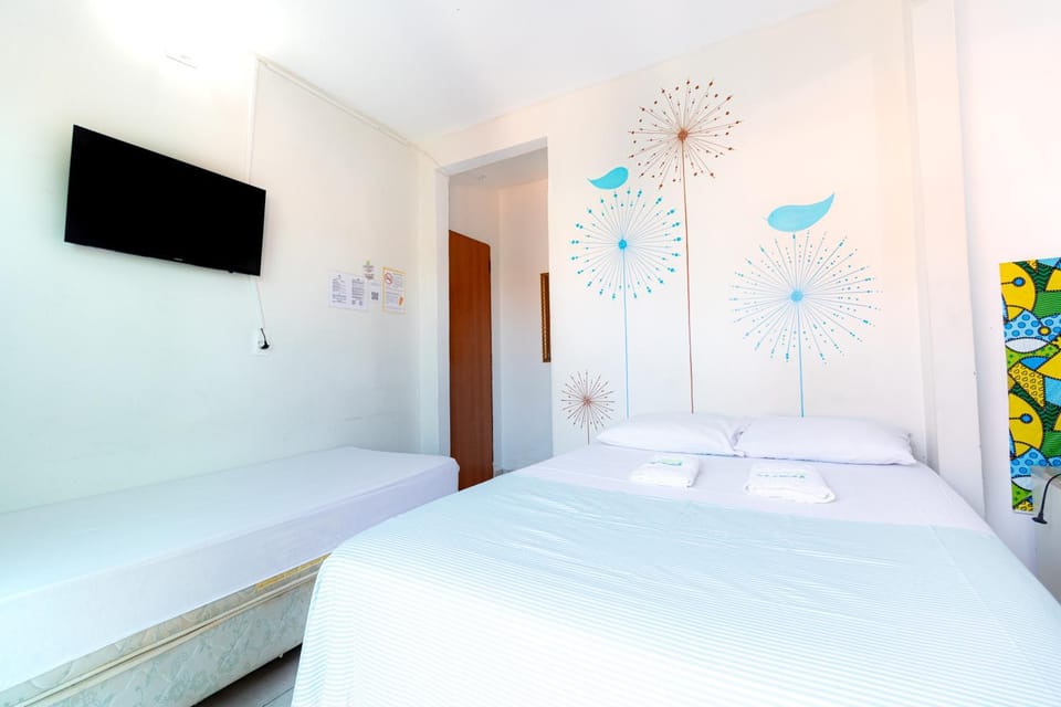 Bed, TV and multimedia, Bedroom