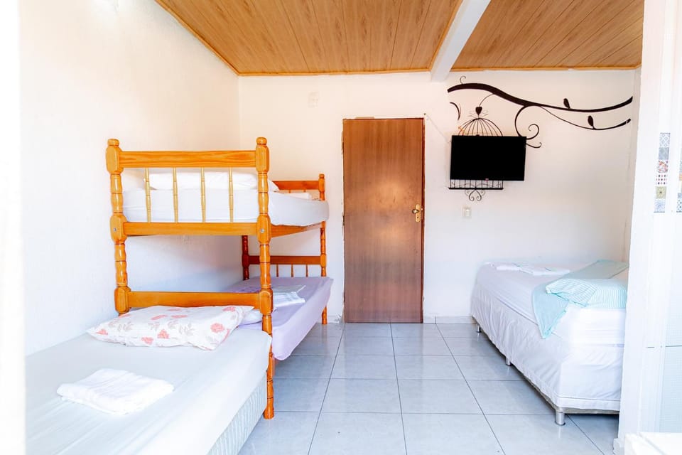 TV and multimedia, Photo of the whole room, Bedroom