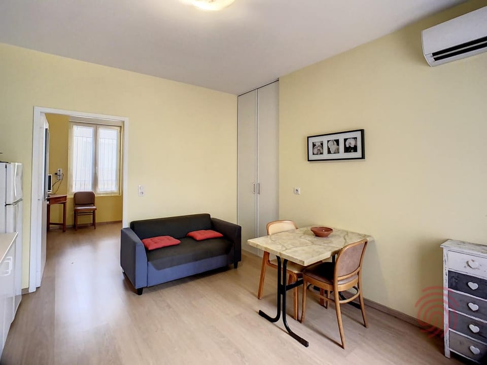Appartement F2 climatisé avec terrasse et parking, proche des Thermes et du centre - Lamalou les Bains - FR-1-451-164 Apartment in Occitanie