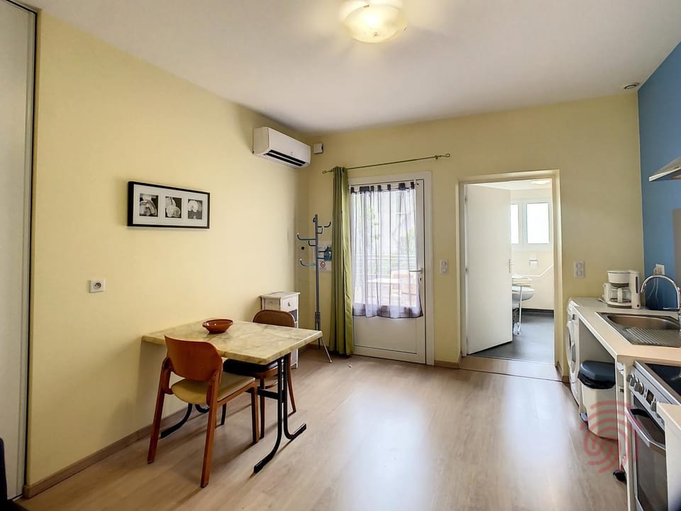 Appartement F2 climatisé avec terrasse et parking, proche des Thermes et du centre - Lamalou les Bains - FR-1-451-164 Apartment in Occitanie