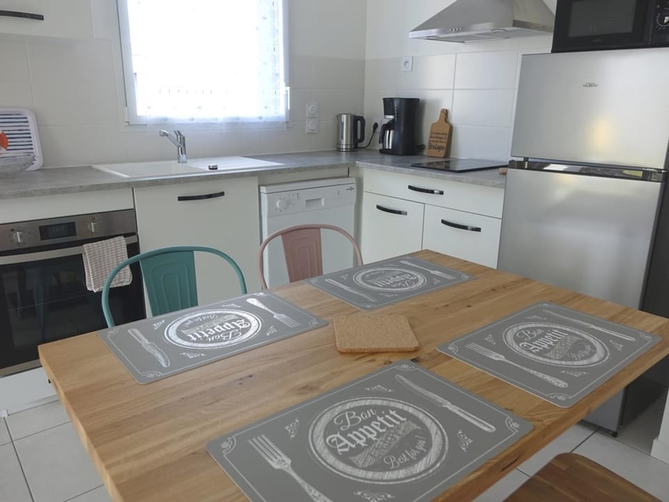 Appartement 2P avec Jardin, Proche Golfe du Morbihan et Commerces, Parking Inclus - FR-1-639-67 Apartment in Brittany