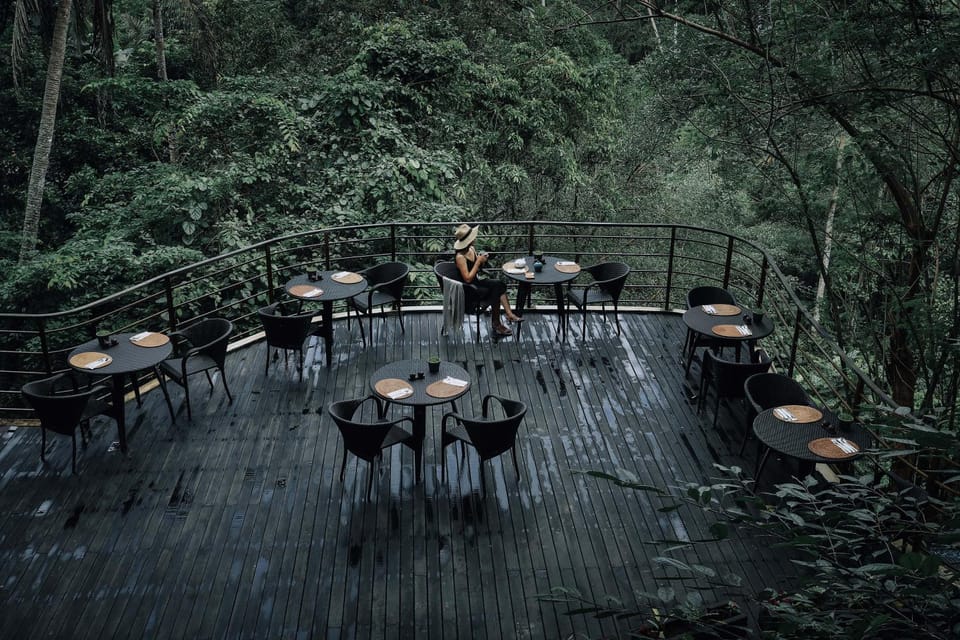 Restaurant/places to eat, Lounge or bar