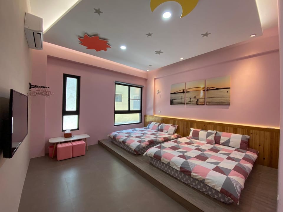 Bed, Photo of the whole room, Bedroom