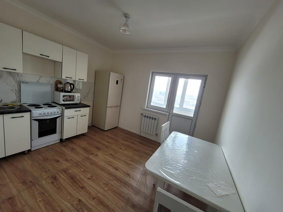 Kitchen or kitchenette, Dining area, oven, stove