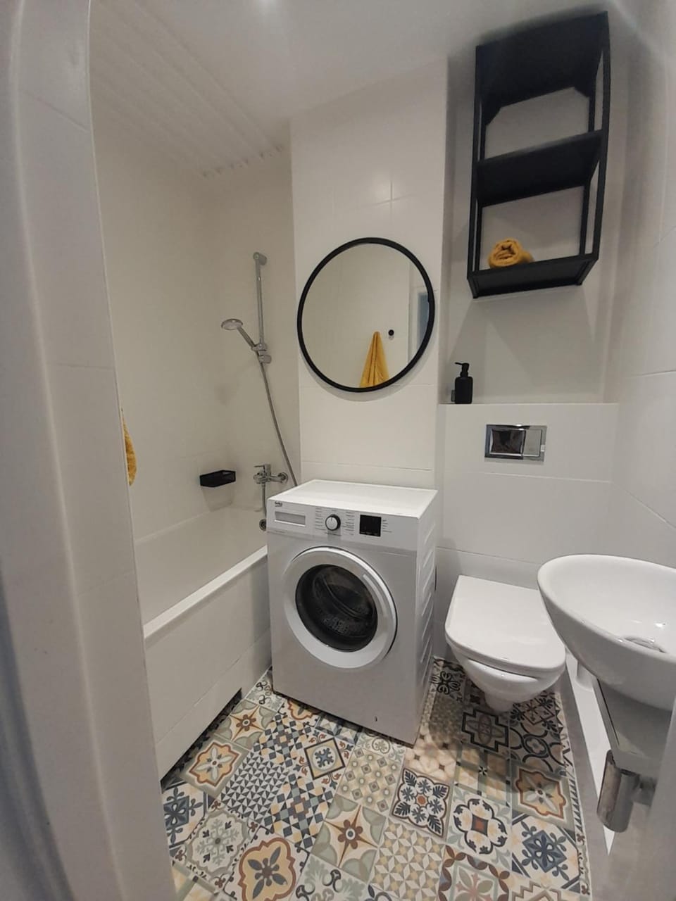 Toilet, Bathroom, Bath, heating, towels, washing machine, dryer