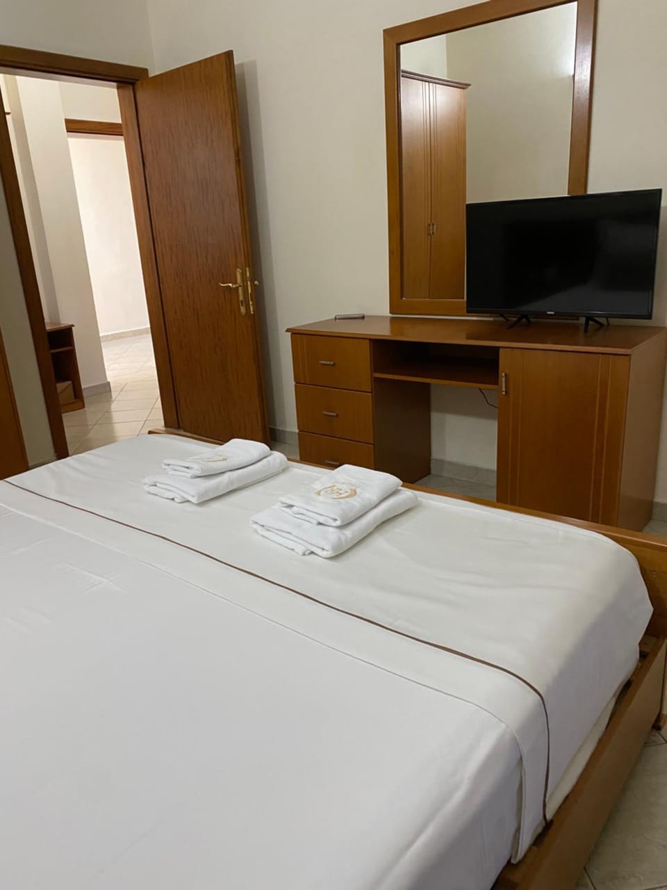 Bed, Photo of the whole room, Bedroom, towels
